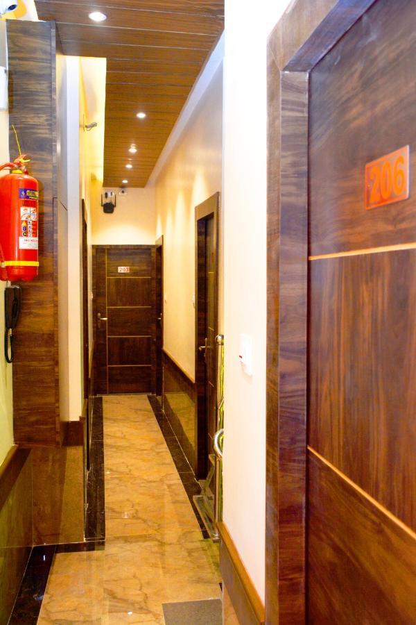 Hotel Nest N Rest - Bombaim