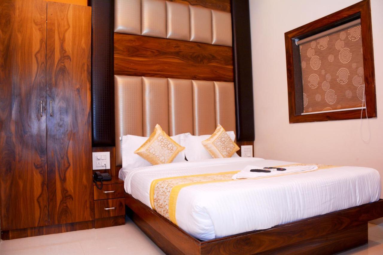 Nest N Rest - Hotel Bombaim
