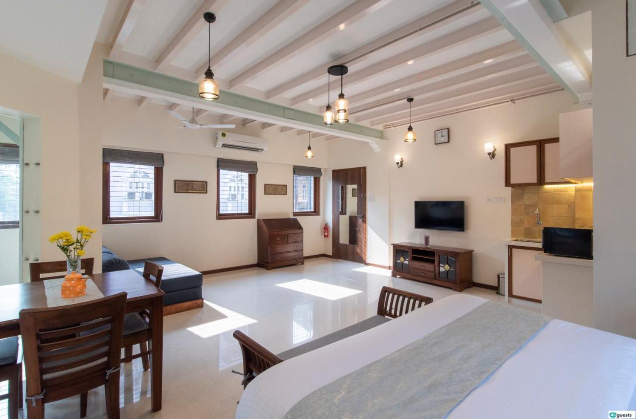Higuests Vacation - Colaba Homestay *