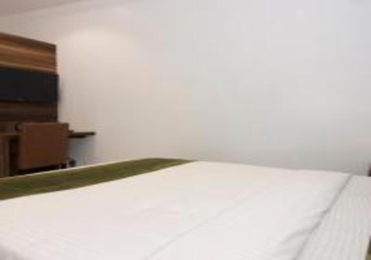 Meriton International Airport T-2 Hotel Mumbai