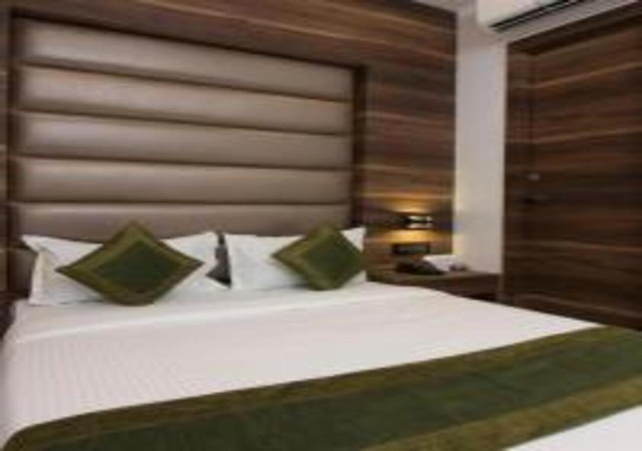 Hotel Meriton International Airport T-2 Mumbai