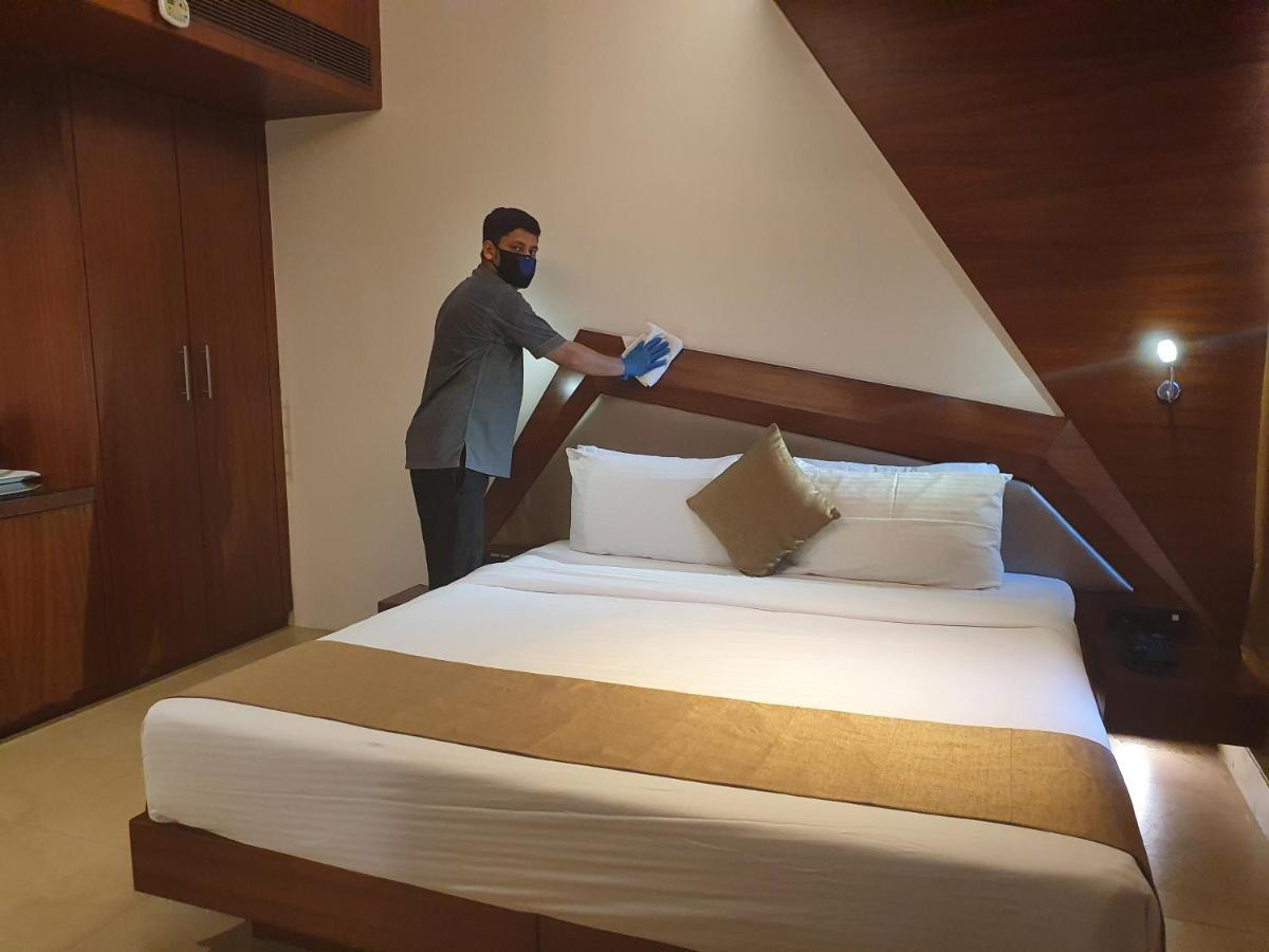 Hotel Dragonfly - The Art